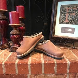 SIMPLE VINTAGE LEATHER CLOGS, NWT